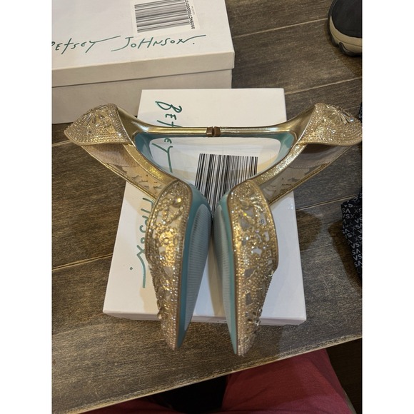 Betsey Johnson Chic Gold Floral Women's Pump Size 8.5 - Picture 7 of 12